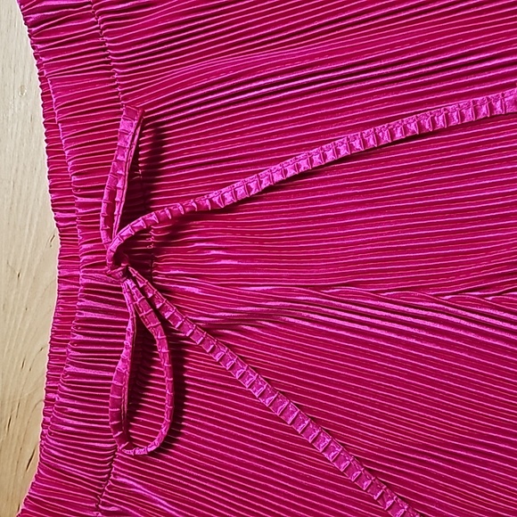 Hot Pink shorts - Picture 2 of 4